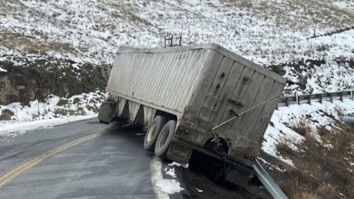 A tractor trailer hauling grain crashed early this afternoon on the grade of SR194 to Almota where a grain terminal is located upon the Snake River