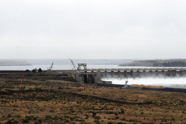 McNary Dam, seen here from the Washington side of the Columbia River, is a critical passage point for migrating salmon and one that river managers have been trying to improve for years. (Bruce Ely/The Oregonian)