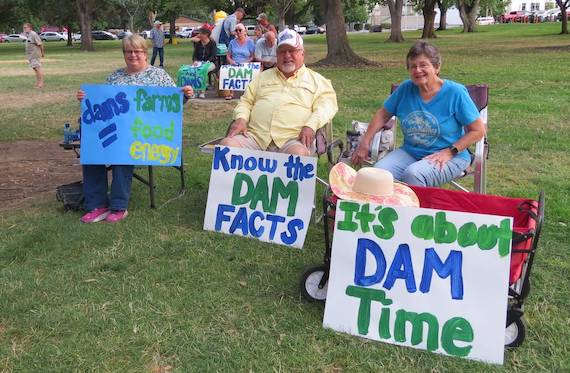 Well over 100 people rallied Monday night at Howard Amon Park in Richland in opposition to breaching the four lower Snake River dams in Eastern Washington. (Annette Cary photo)
