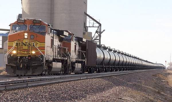BNSF Railway train hauling crude oil near Wolf Point, Mont. The railroad is dealing with greatly increased oil tank car traffic and the wheat harvest. (Matt Brown photo)