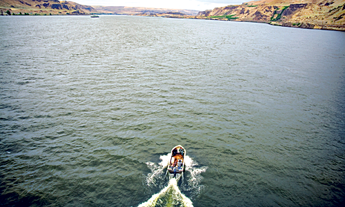 (Scott Spiker photo) Fishermen on the Columbia River.